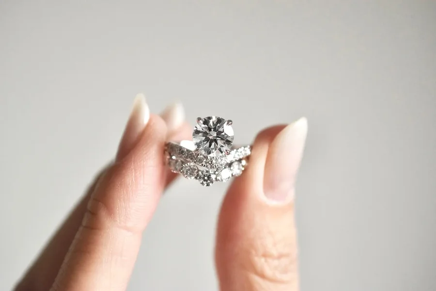 Exquisite White Gold Wedding Bands in Singapore